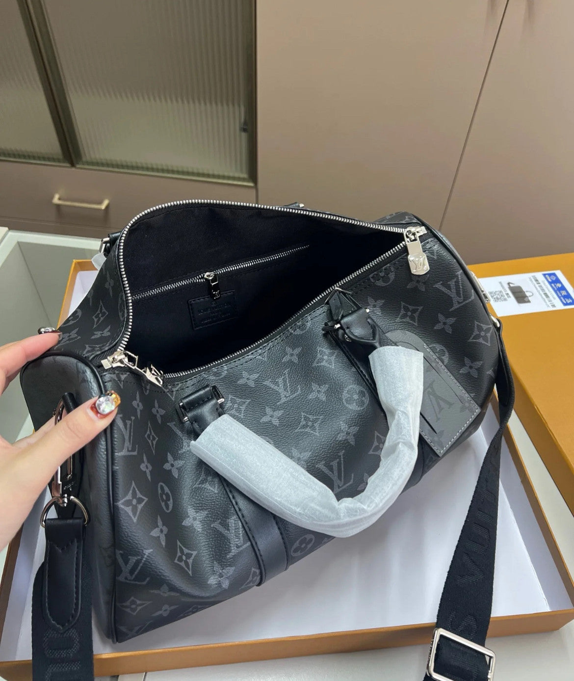 Trendy Louis Vuitton Bag (Unisex Style)