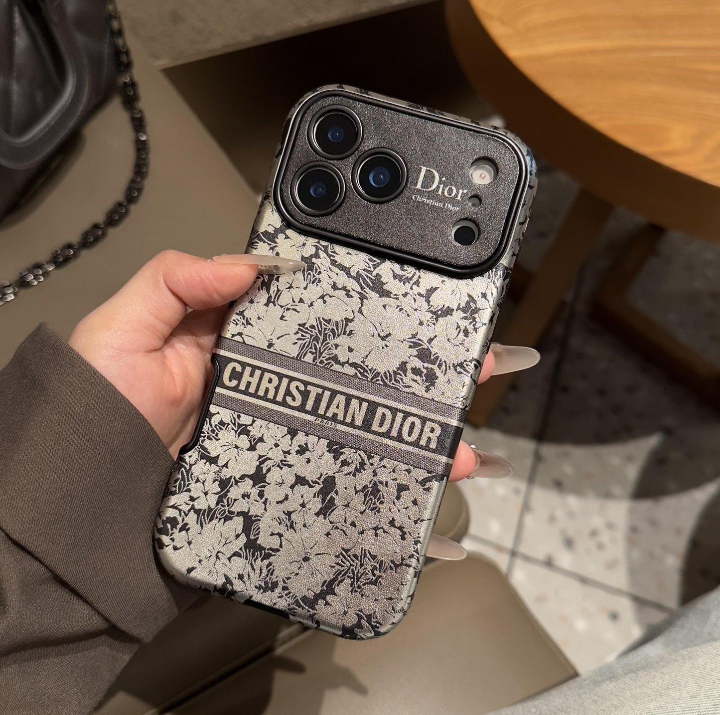 Chic Floral Design iPhone Case — Premium Protection with Elegant Design