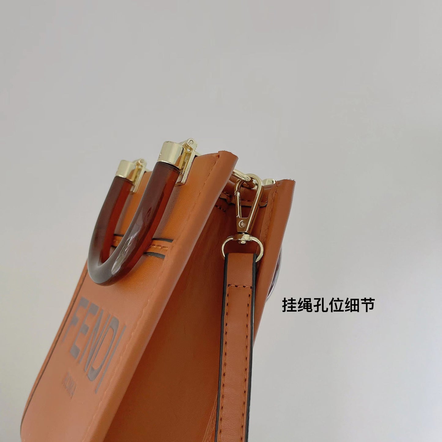 Klassisk mulepose med crossbody-strop