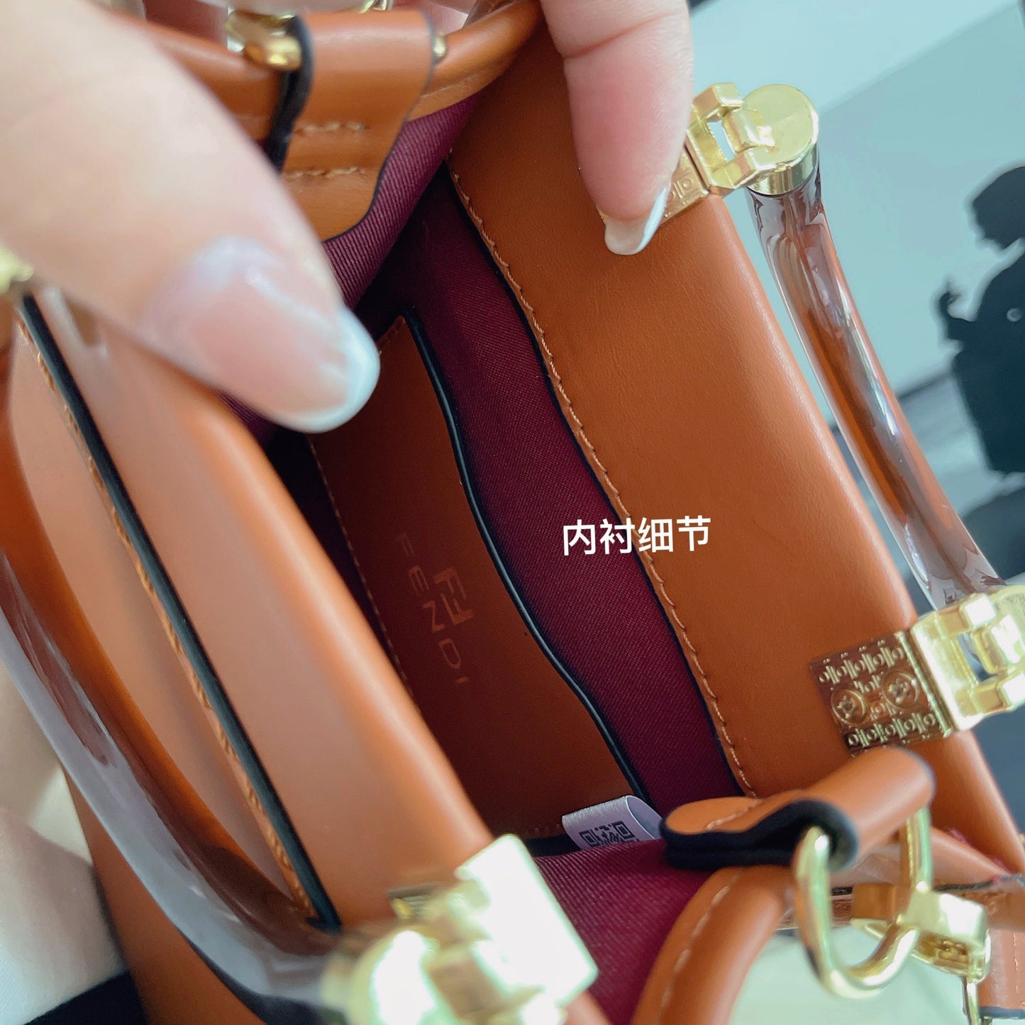 Klassisk mulepose med crossbody-strop