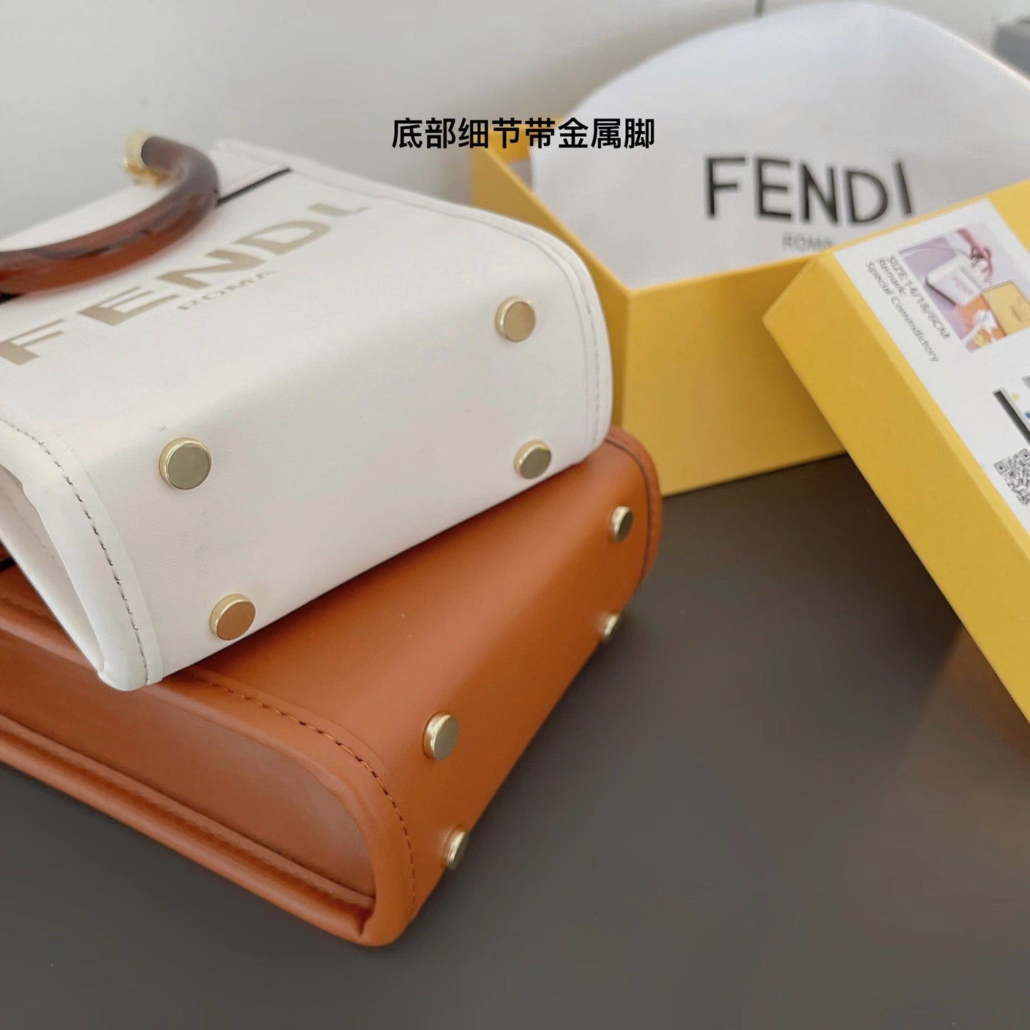 Klassisk mulepose med crossbody-strop