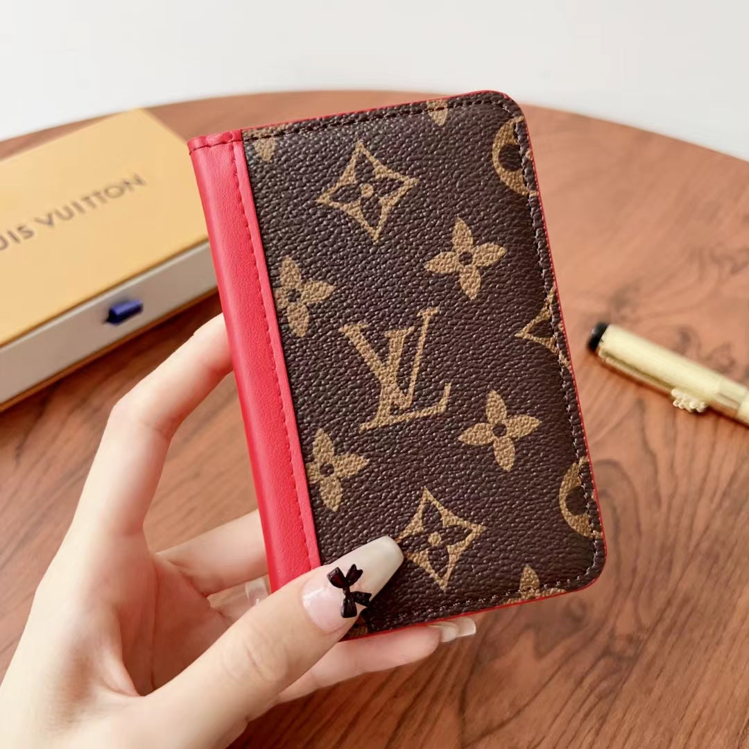محافظ Lou Checkered & Monogram الأنيقة