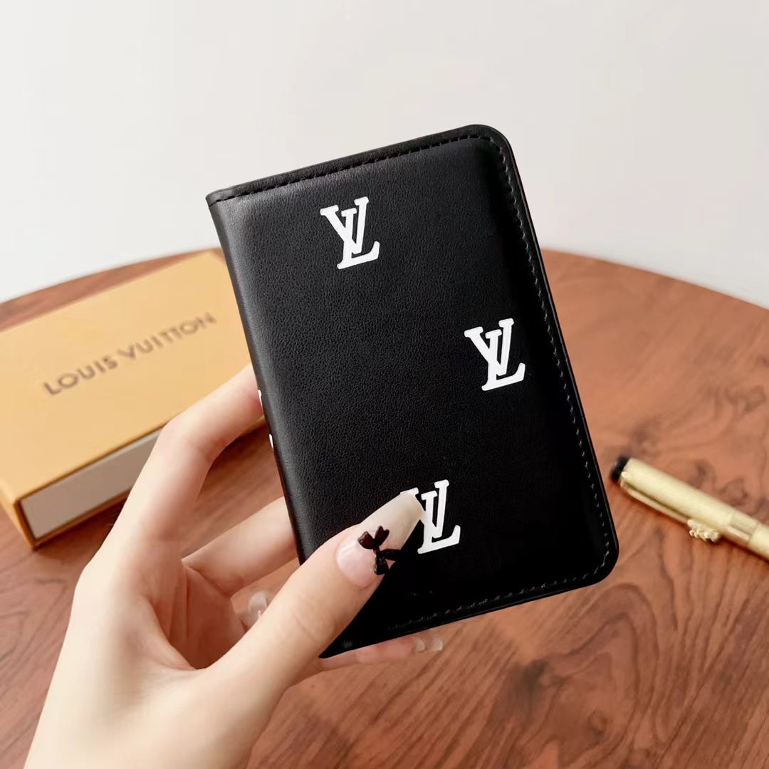 محافظ Lou Checkered & Monogram الأنيقة