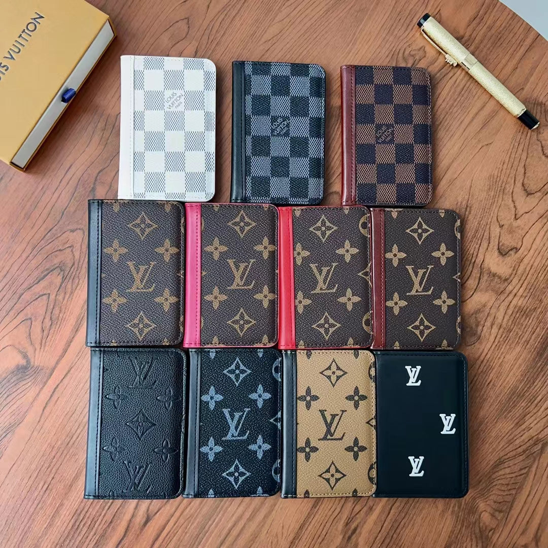 محافظ Lou Checkered & Monogram الأنيقة