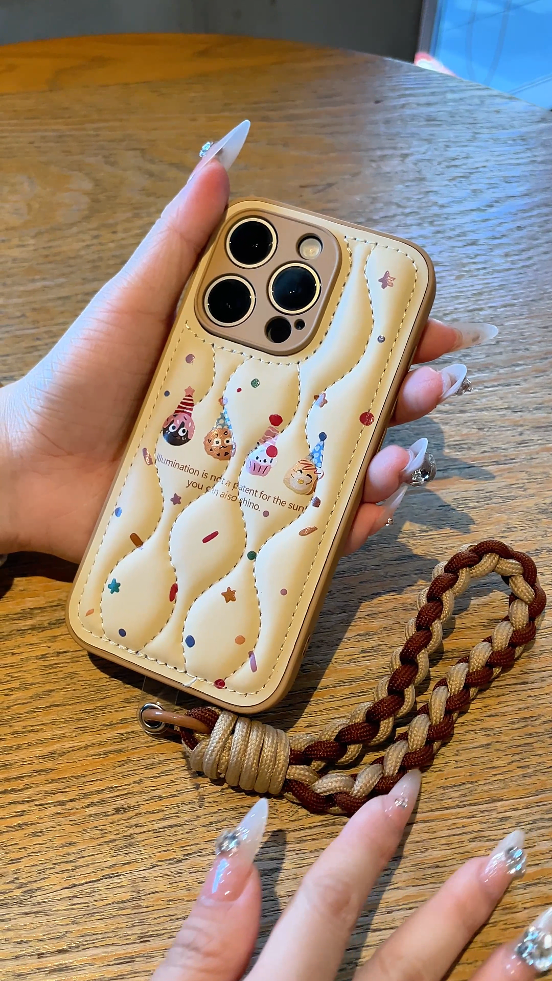 Feather-light Cozy: Chic Cookie-inspireret iPhone-cover til trendsættere