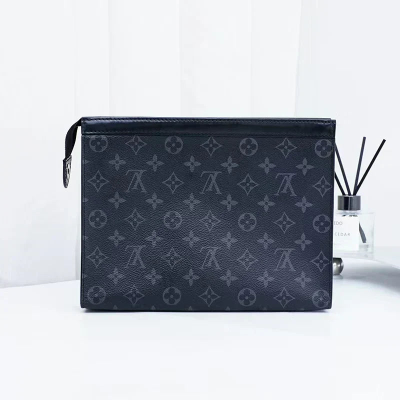 Pochette con monogramma urbano