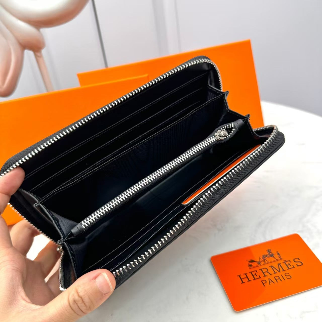 Portefeuille en cuir gaufré noir H