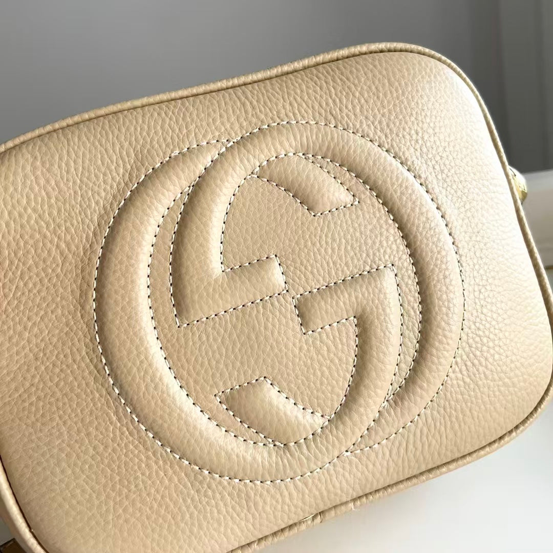 Sac bandoulière avancé en cuir grainé