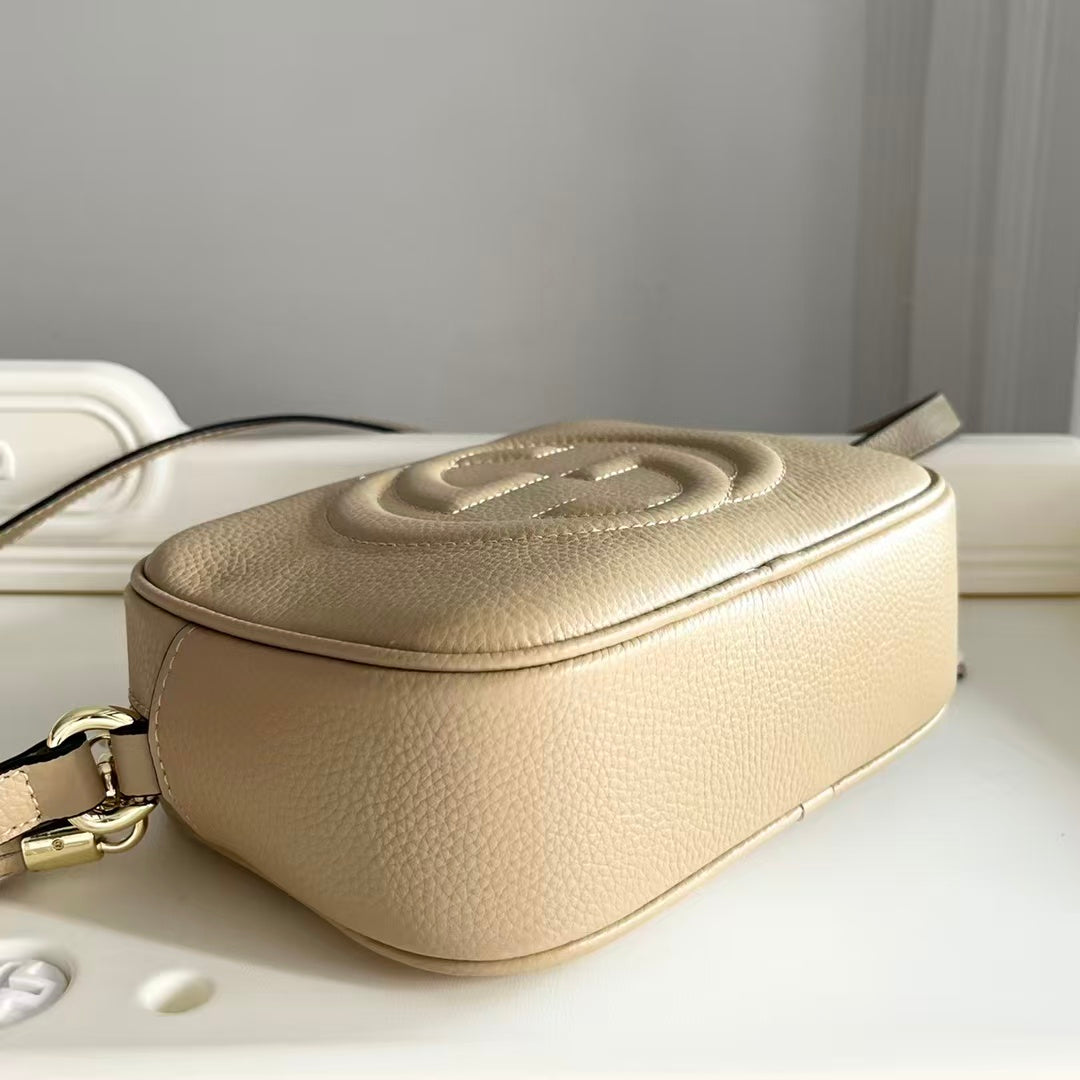 Sac bandoulière avancé en cuir grainé