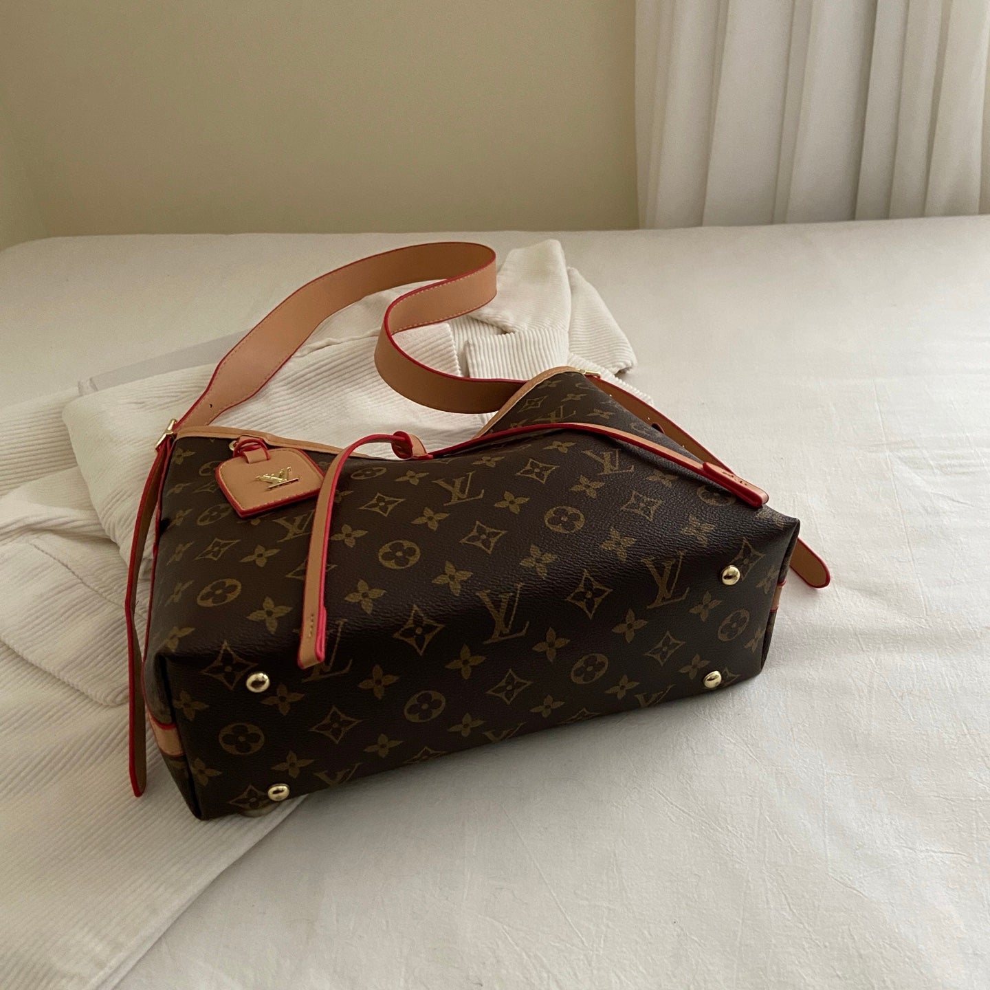 Umhängetasche mit Monogramm-Kreuzriemen