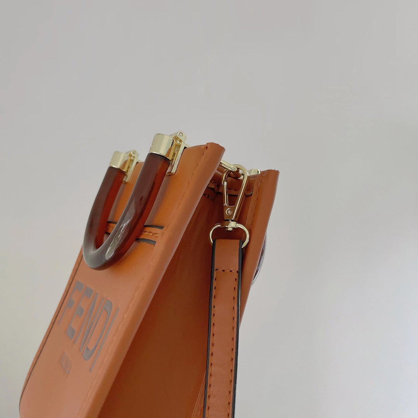 Klassisk mulepose med crossbody-strop