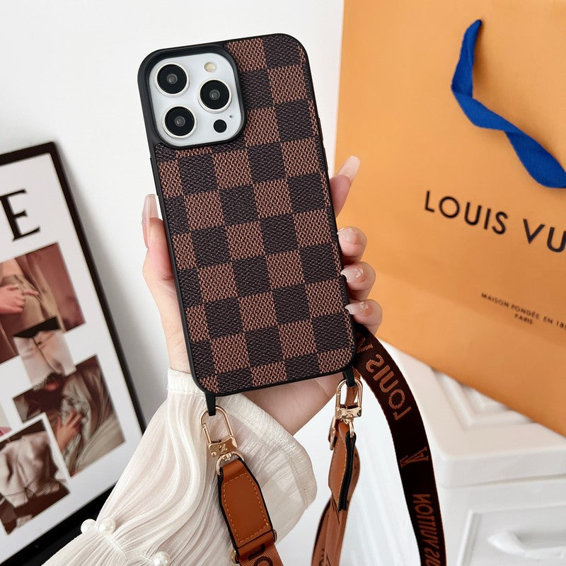 حافظة iPhone فاخرة باللون البني