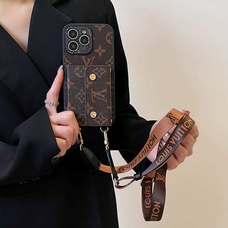 حقيبة بطاقات فاخرة بسلسلة بنية لهاتف iPhone