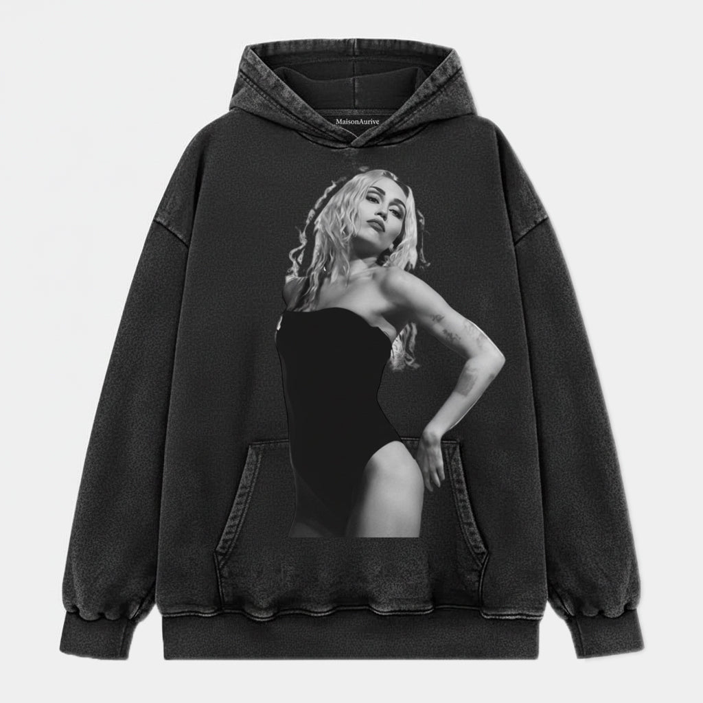 मैसनन्यूवे वॉश्ड एजी स्ट्रीट टी - माइली साइरस पोर्ट्रेट वॉटर वॉश्ड चारकोल