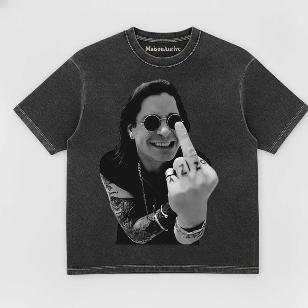 MaisonAurive ウォッシュド ブラック T シャツ – タトゥージェスチャーの象徴的なグラフィック