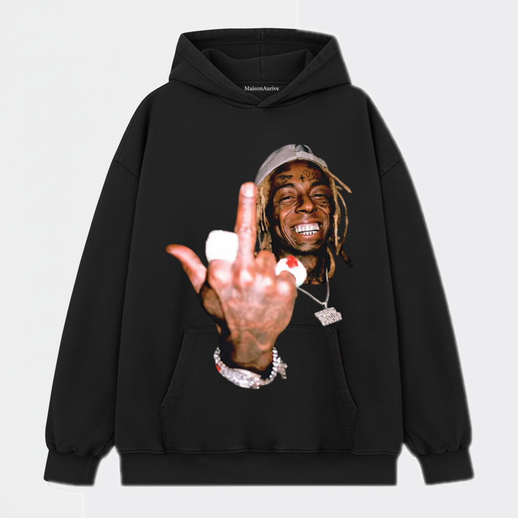 MaisonAurive ウォッシュド ブラック T シャツ – リル・ウェインの象徴的な盗品ジェスチャー グラフィック