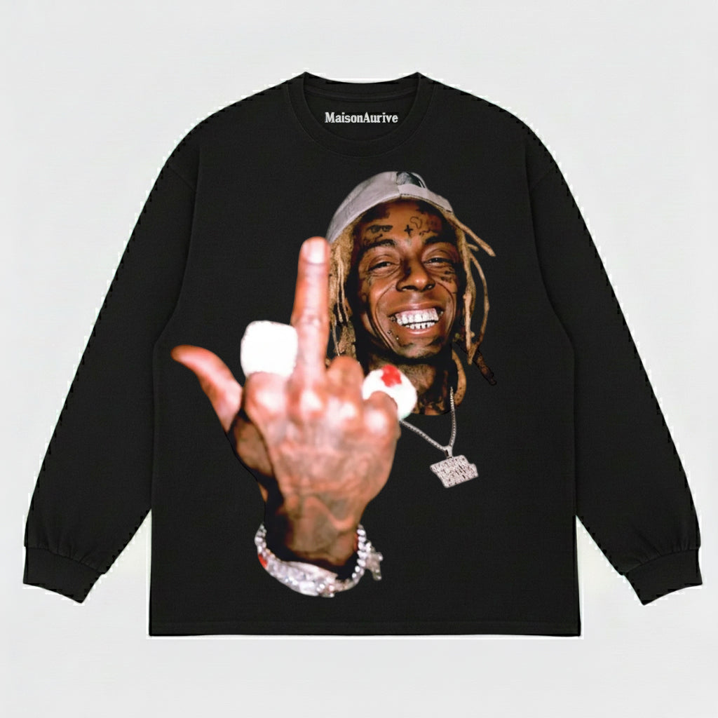 MaisonAurive ウォッシュド ブラック T シャツ – リル・ウェインの象徴的な盗品ジェスチャー グラフィック