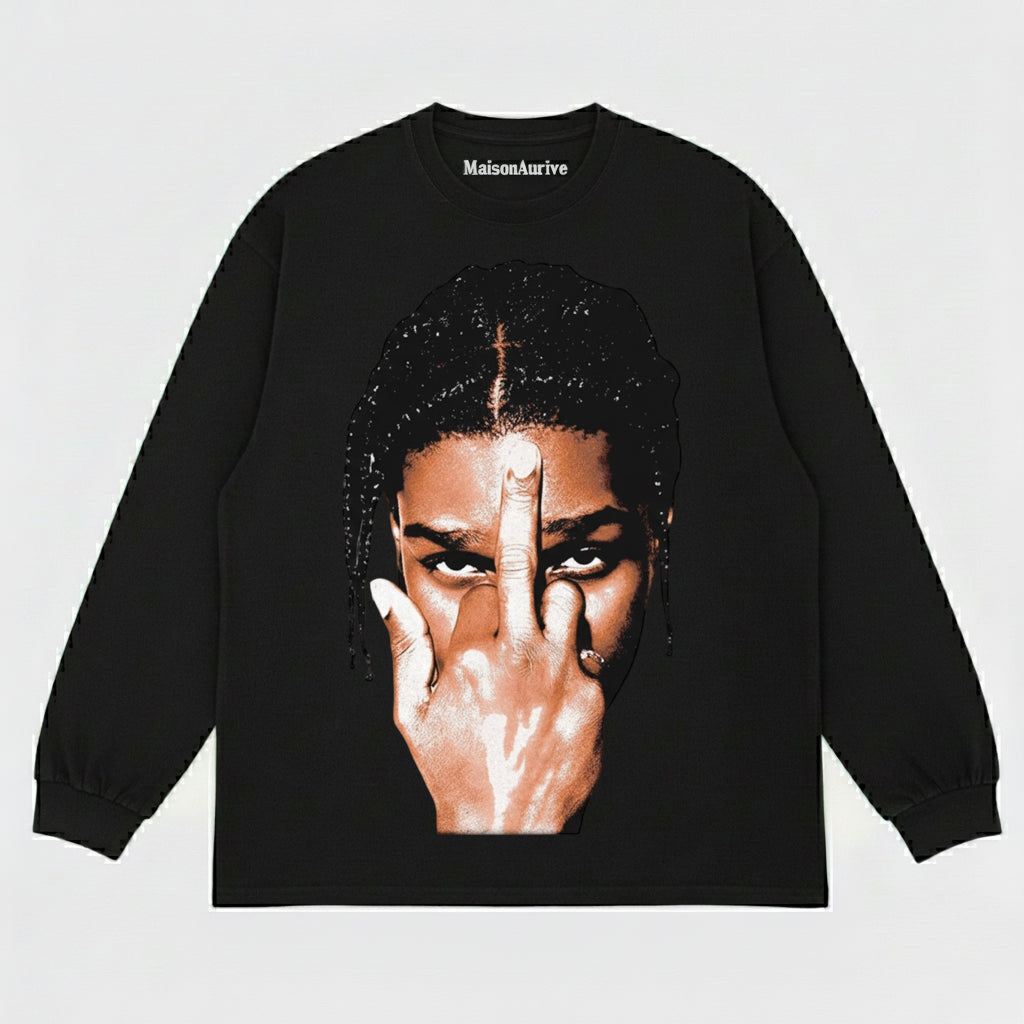 MaisonAurive ウォッシュド ブラック T シャツ – ASAP Rocky の象徴的なジェスチャーのポートレート グラフィック