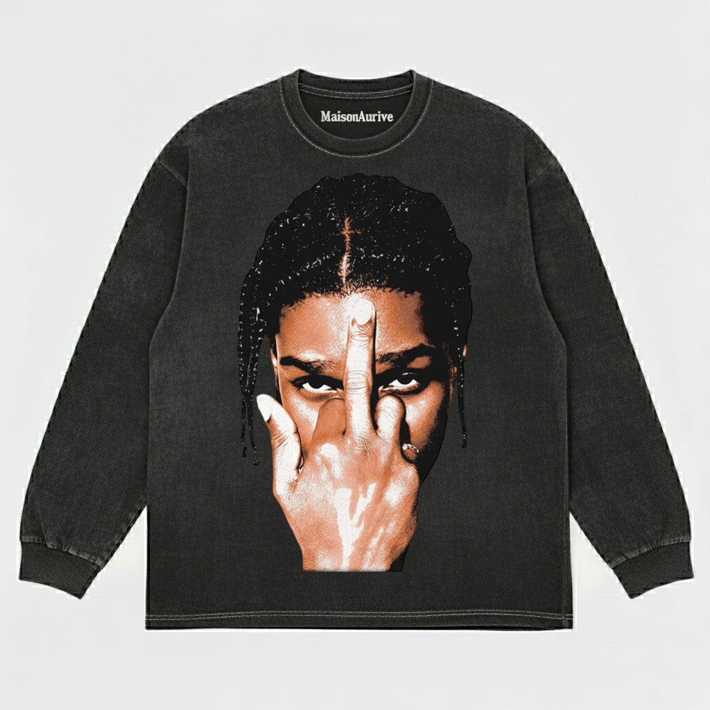 MaisonAurive ウォッシュド ブラック T シャツ – ASAP Rocky の象徴的なジェスチャーのポートレート グラフィック