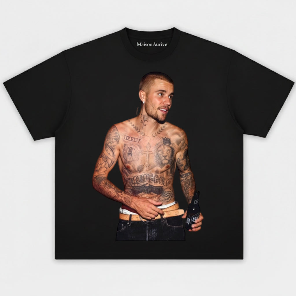 MaisonAurive ウォッシュド ブラック T シャツ – ジャスティン ビーバーのタトゥー ポートレート グラフィック
