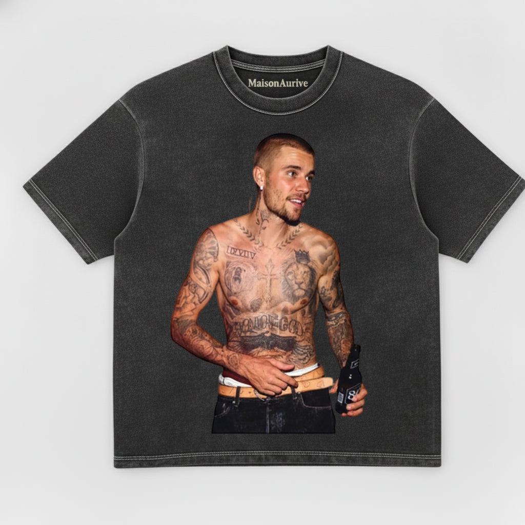MaisonAurive ウォッシュド ブラック T シャツ – ジャスティン ビーバーのタトゥー ポートレート グラフィック
