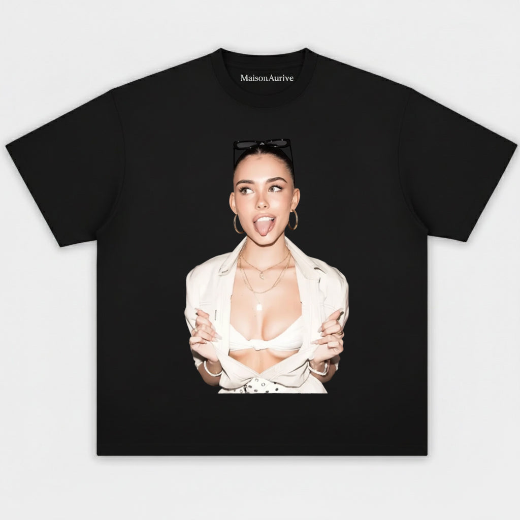 MaisonAurive ウォッシュド ヒップホップ T シャツ – ブラック |マディソン・ビールの「Tongue Out」グラフィック