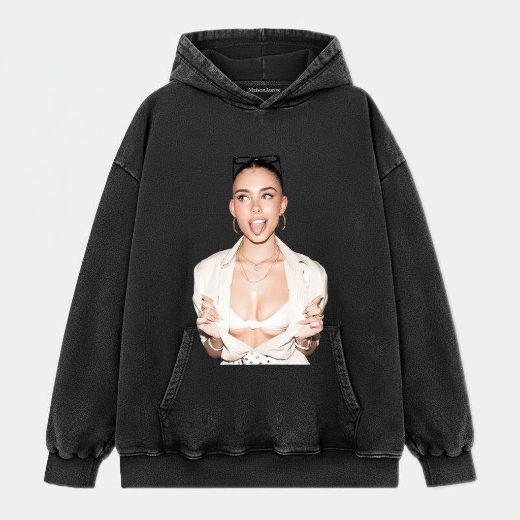 MaisonAurive ウォッシュド ヒップホップ T シャツ – ブラック |マディソン・ビールの「Tongue Out」グラフィック