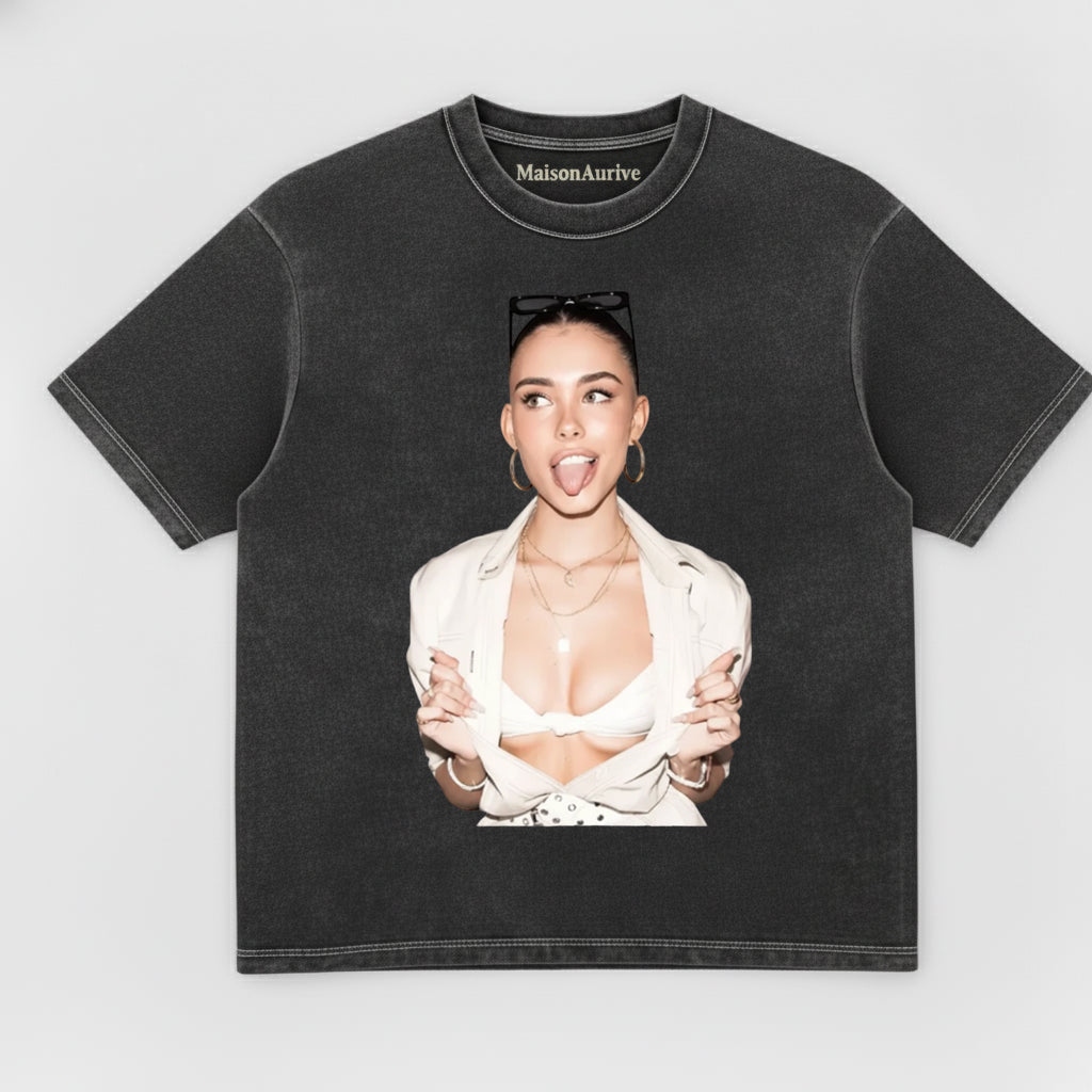 MaisonAurive ウォッシュド ヒップホップ T シャツ – ブラック |マディソン・ビールの「Tongue Out」グラフィック