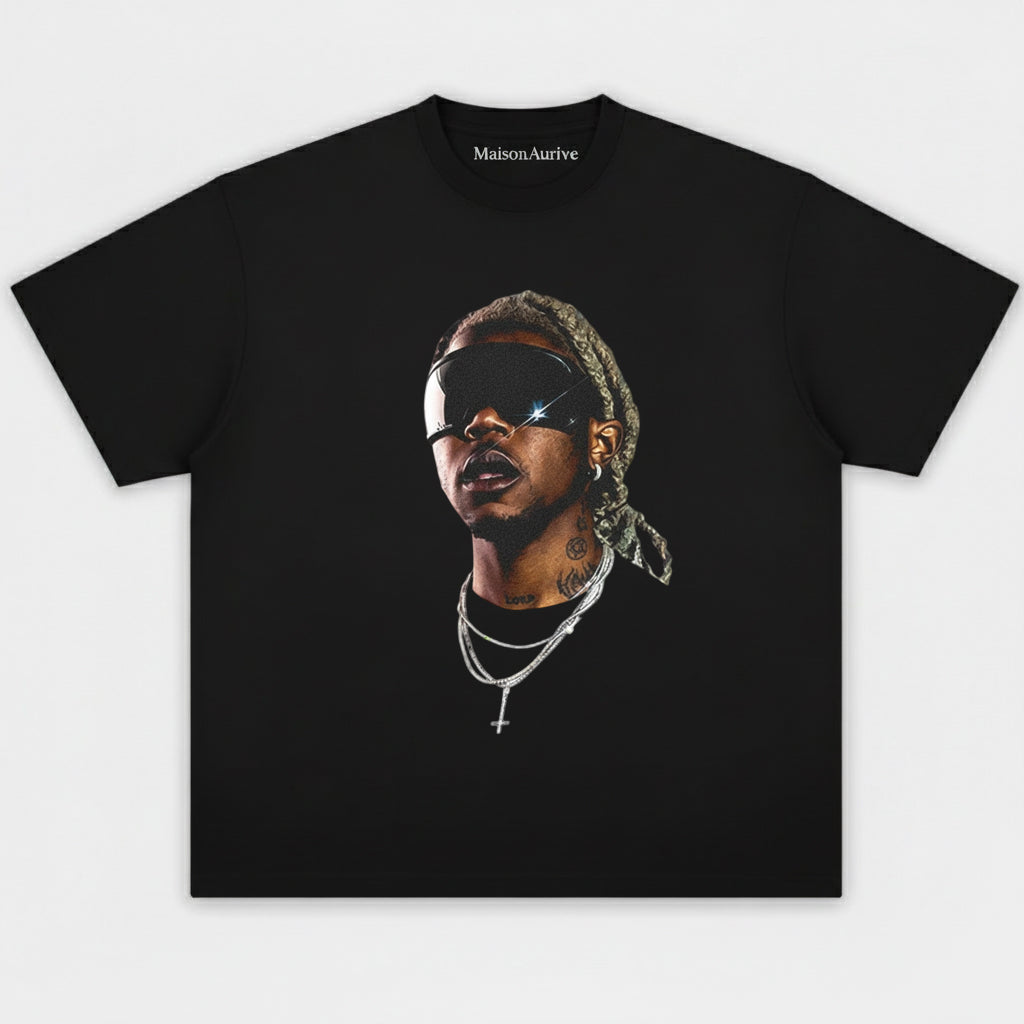 MaisonAurive ウォッシュド ヒップホップ T シャツ – 未来的な色合いのポートレート