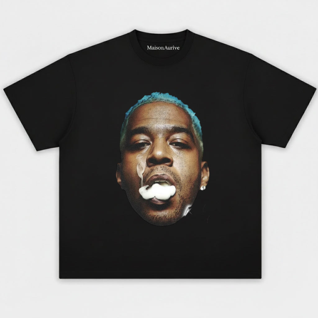 MaisonAurive ウォッシュド ヒップホップ T シャツ – 大胆な青い髪のポートレート