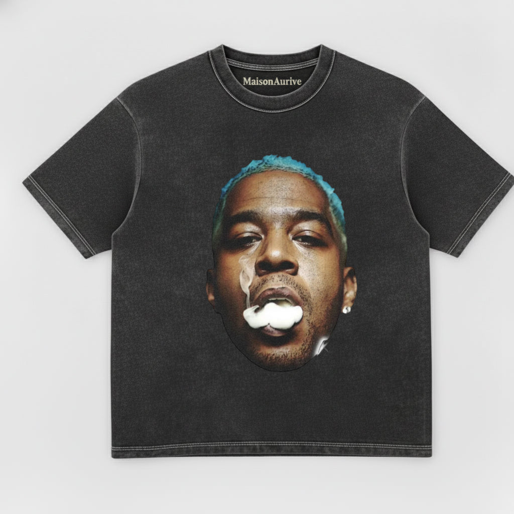 MaisonAurive ウォッシュド ヒップホップ T シャツ – 大胆な青い髪のポートレート
