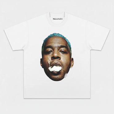 MaisonAurive ウォッシュド ヒップホップ T シャツ – 大胆な青い髪のポートレート