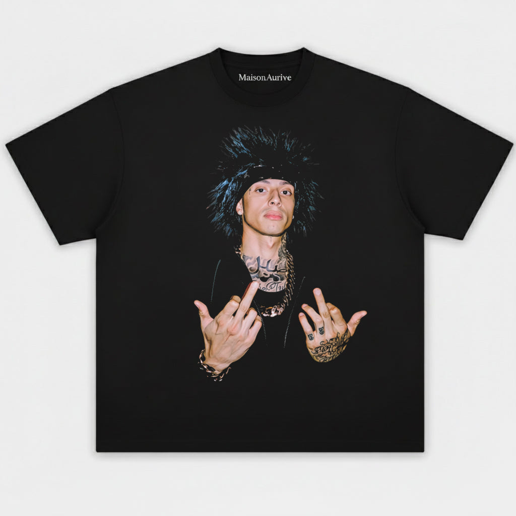 MaisonAurive 워시드 힙합 티셔츠 – 펑크 헤어 문신 제스처 포트레이트 워터워시 차콜