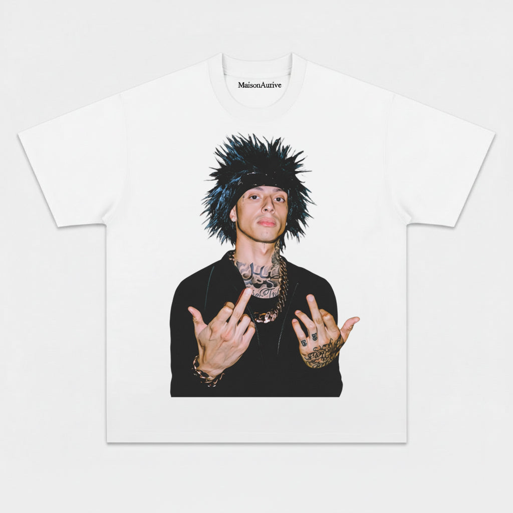 MaisonAurive 워시드 힙합 티셔츠 – 펑크 헤어 문신 제스처 포트레이트 워터워시 차콜